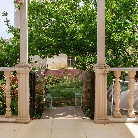 Summer House With Garden And Nature View In Cesme