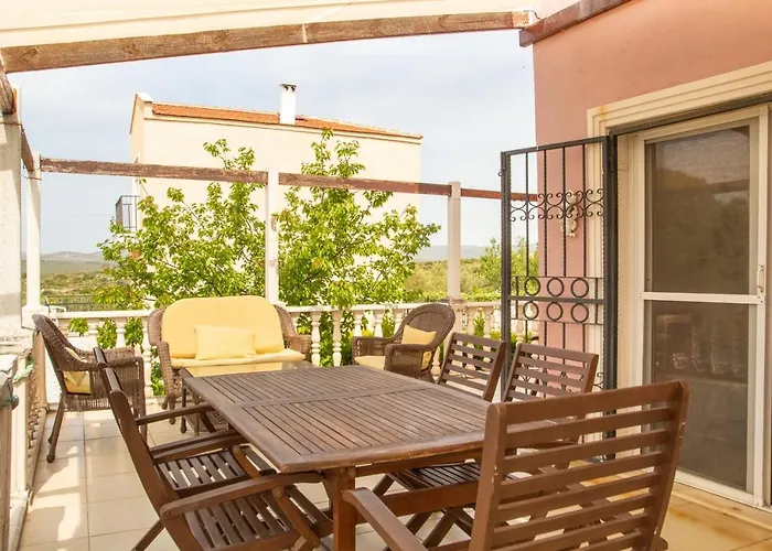 Summer House With Garden And Nature View In Cesme Ildiri