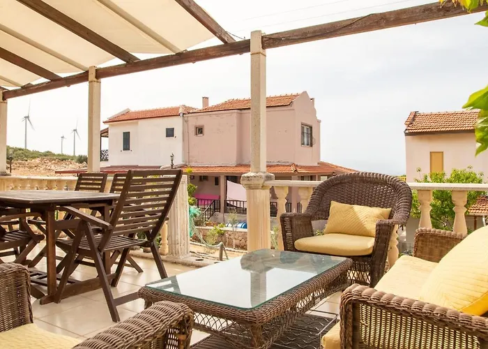 Summer House With Garden And Nature View In Cesme מלון