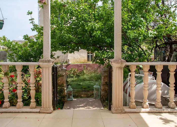 Summer House With Garden And Nature View In Cesme