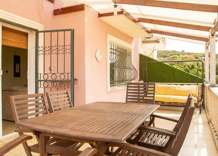 מלון Summer House With Garden And Nature View In Cesme 3*